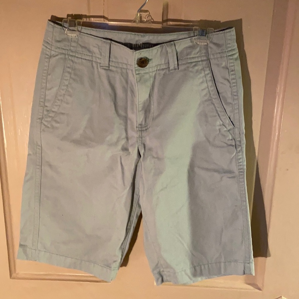 Urban Pipleline tan shorts 30